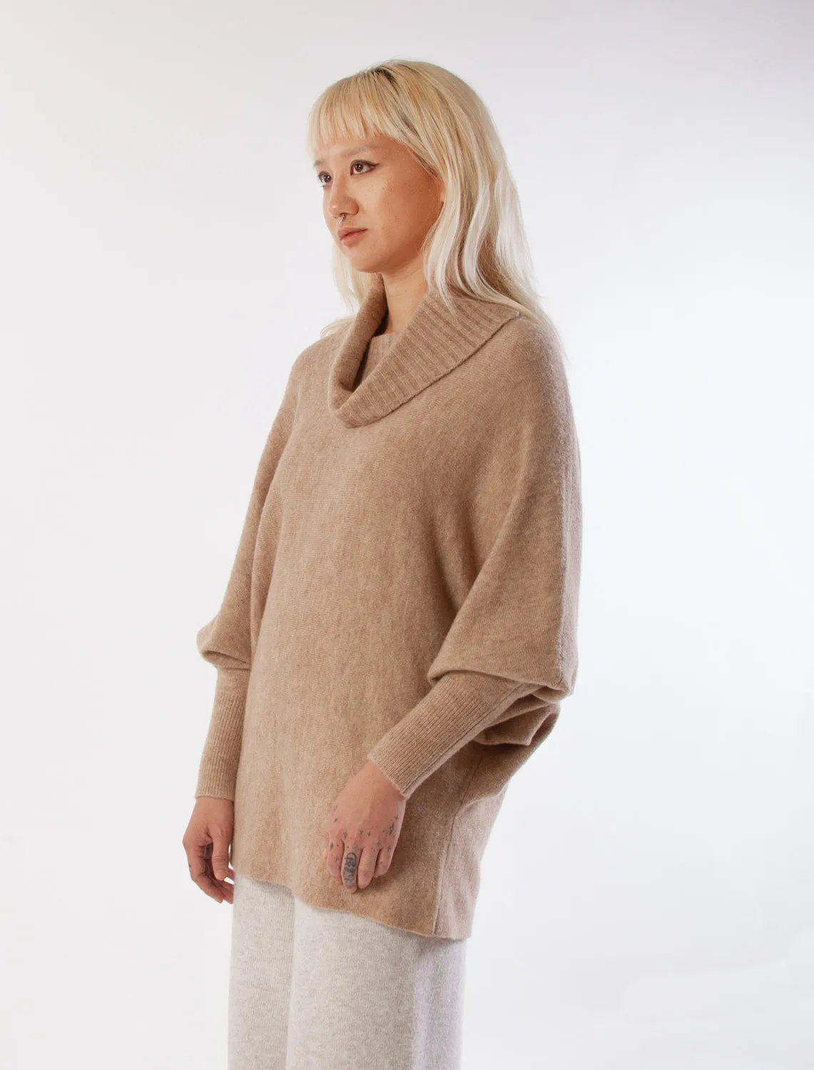 ASAMI SWEATER